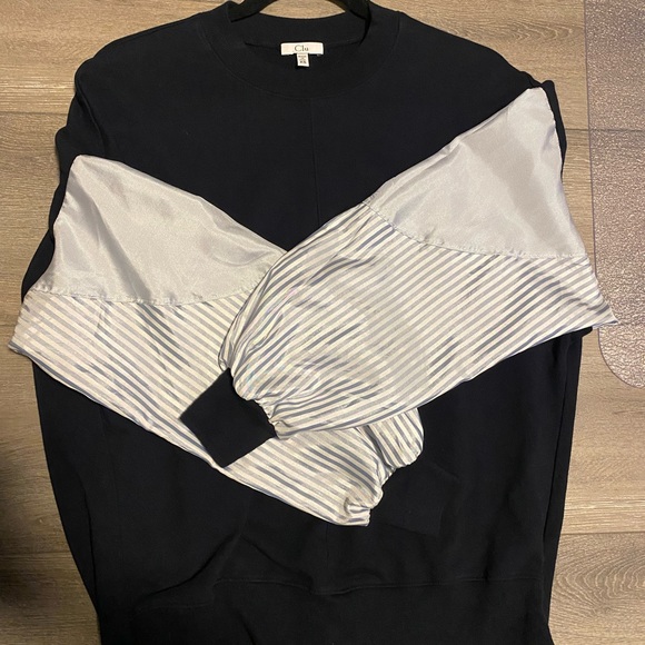 CLU crew neck with patchwork sleeve design - Picture 3 of 5